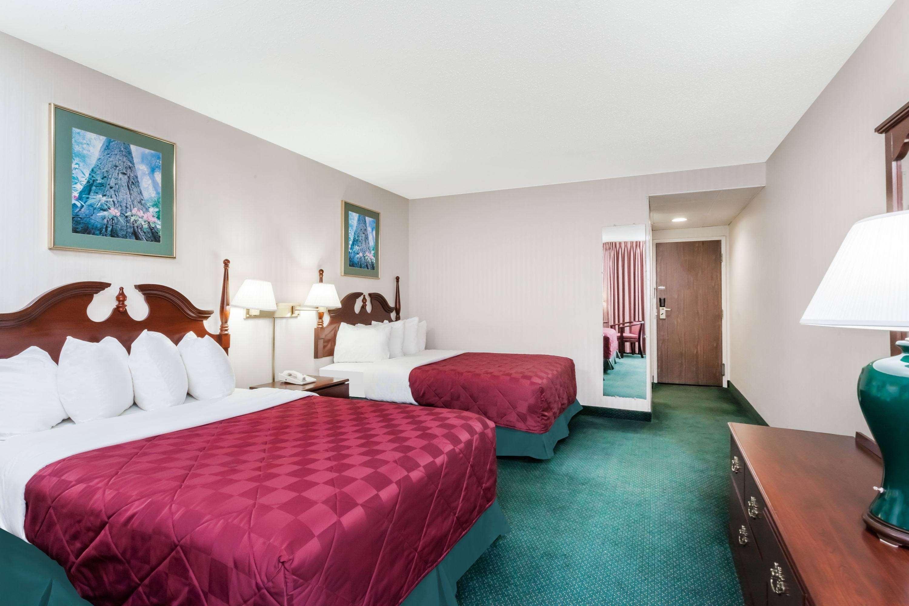 Baymont By Wyndham Queensbury/Lake George Buitenkant foto