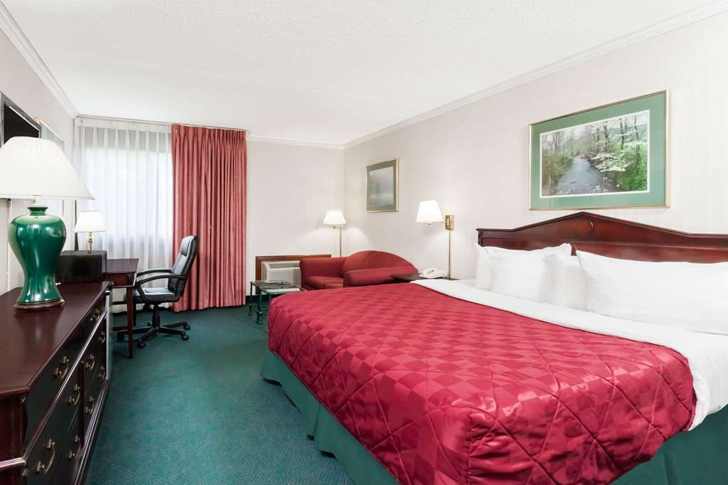Baymont By Wyndham Queensbury/Lake George Buitenkant foto